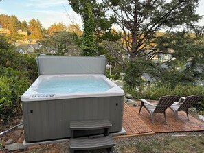 Outdoor spa tub - Panoramic Ocean-View Escape: Steps to the Beach! (Lincoln City)