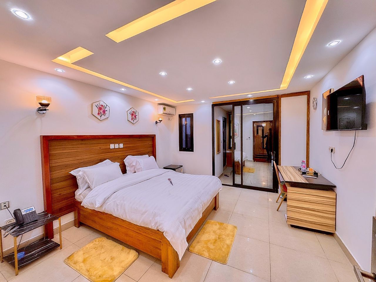 Deluxe Room, City View | Desk, laptop workspace, free WiFi
