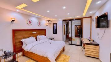 Deluxe Room, City View | Desk, laptop workspace, free WiFi