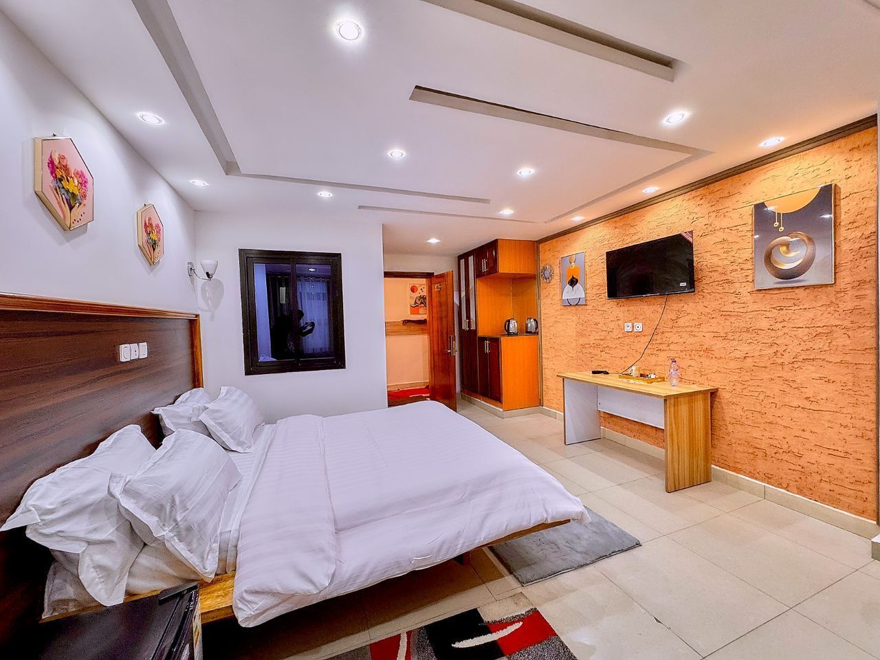 Deluxe Room, City View | Desk, laptop workspace, free WiFi
