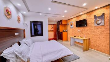 Deluxe Room, City View | Desk, laptop workspace, free WiFi