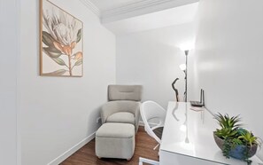 Interior - Modern on Mary! 1 Bed,1 Bath,1 Car, Views! (Brisbane)