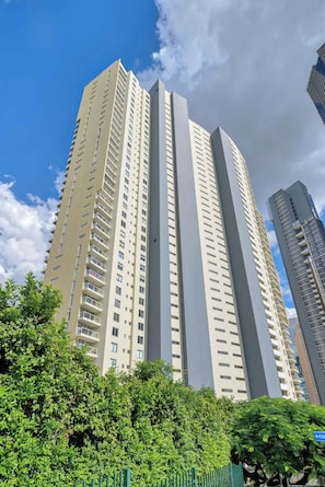 A high-rise building with multiple floors, balconies, and a clear sky. - Spectacular! 2bed, 1bath, 1car, Views ~ CBD (Brisbane)