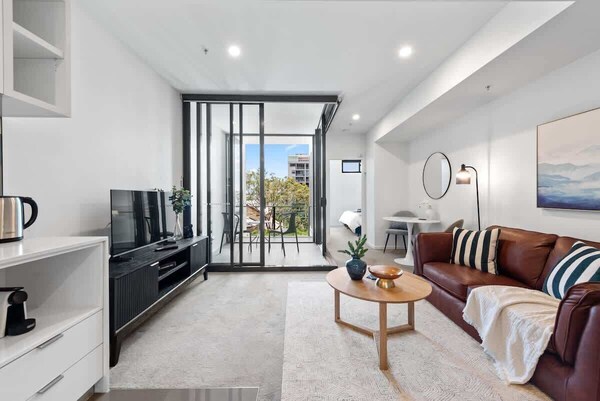 Resort-style Living! ~ 1bed/1bath/1car - Brisbane