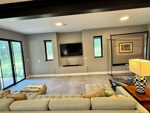 Living area - Stylish, modern living on 2.5 acres near Denver. (Morrison)