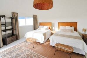 5 bedrooms, iron/ironing board, internet