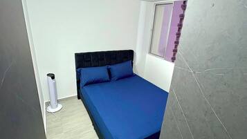 3 chambres, fer et planche à repasser, Wi-Fi, draps fournis