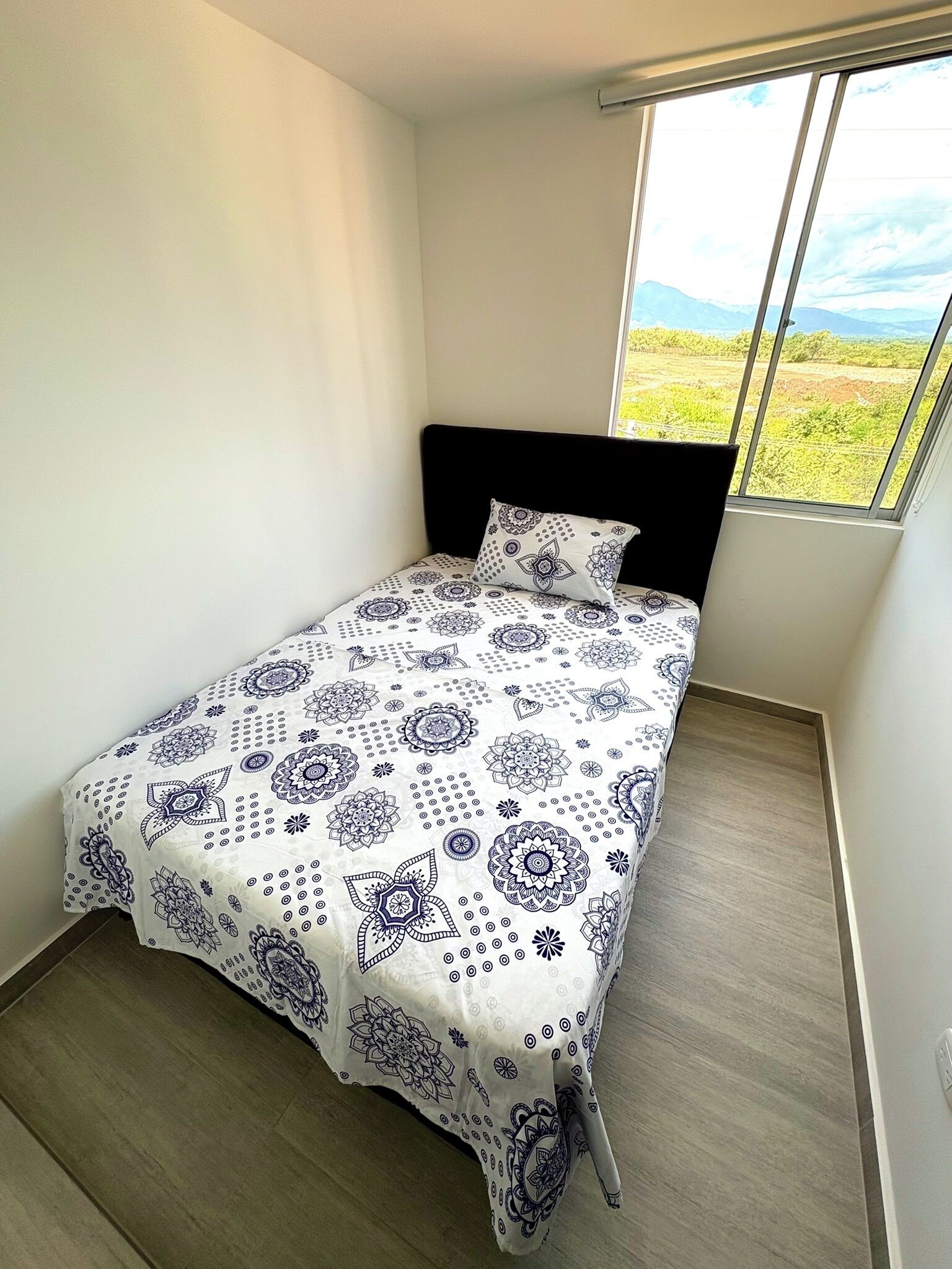 3 chambres, fer et planche à repasser, Wi-Fi, draps fournis