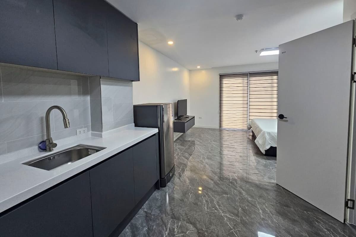 Deluxe Room, Balcony, City View