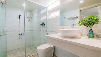ซูพีเรียสตูิดิโอ, วิวเมือง | ห้องน้ำ | ฝักบัว, ของใช้ในห้องน้ำฟรี, ไดร์เป่าผม, รองเท้าสวมภายในห้อง