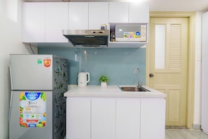 Tủ lạnh, lò vi sóng, bếp nấu 