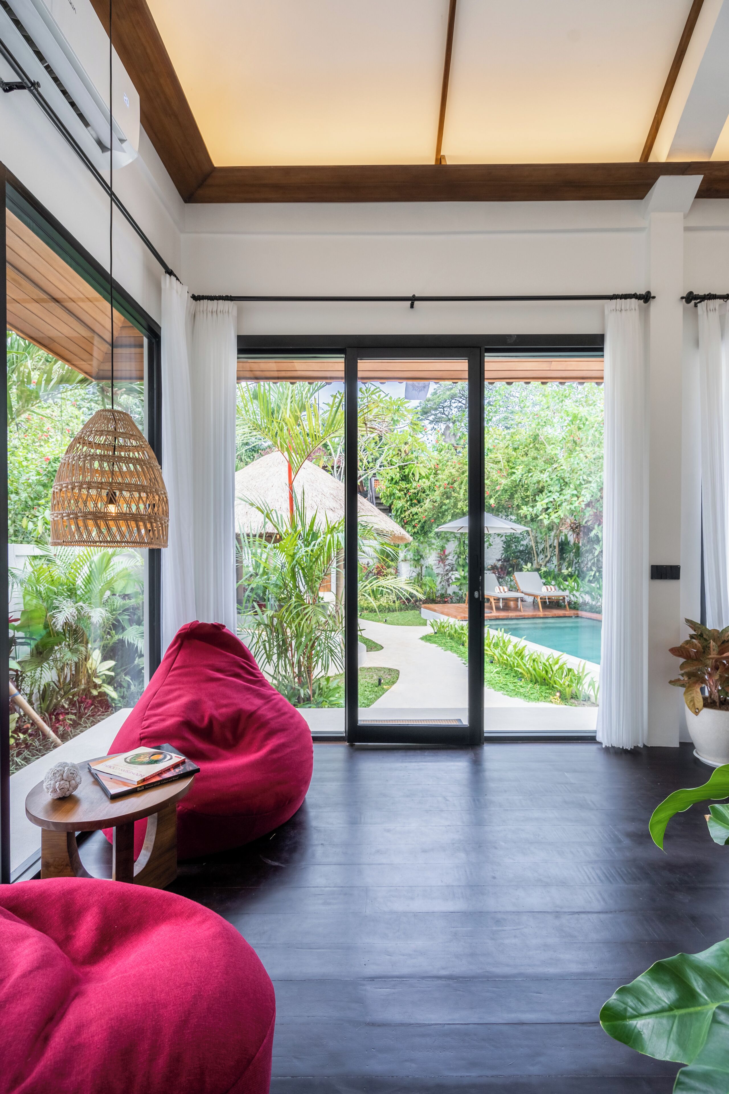 Villa de lujo, 2 habitaciones, piscina privada, vistas al jardín | Interior