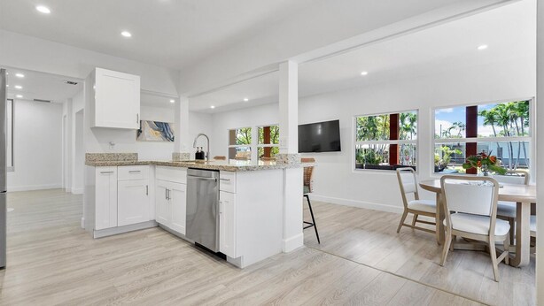 Private kitchen - Modern Waterfront Retreat, Near  Fort Lauderdale (Fort Lauderdale)