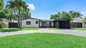 Exterior - Modern Waterfront Retreat, Near  Fort Lauderdale (Fort Lauderdale)