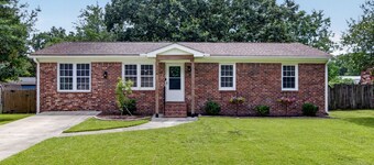 Cozy Goose Creek 3BR Home w/ Fenced Yard – Family Friendly