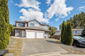 Exterior - Spacious 5BR Family Home in North Delta, BC (Delta)