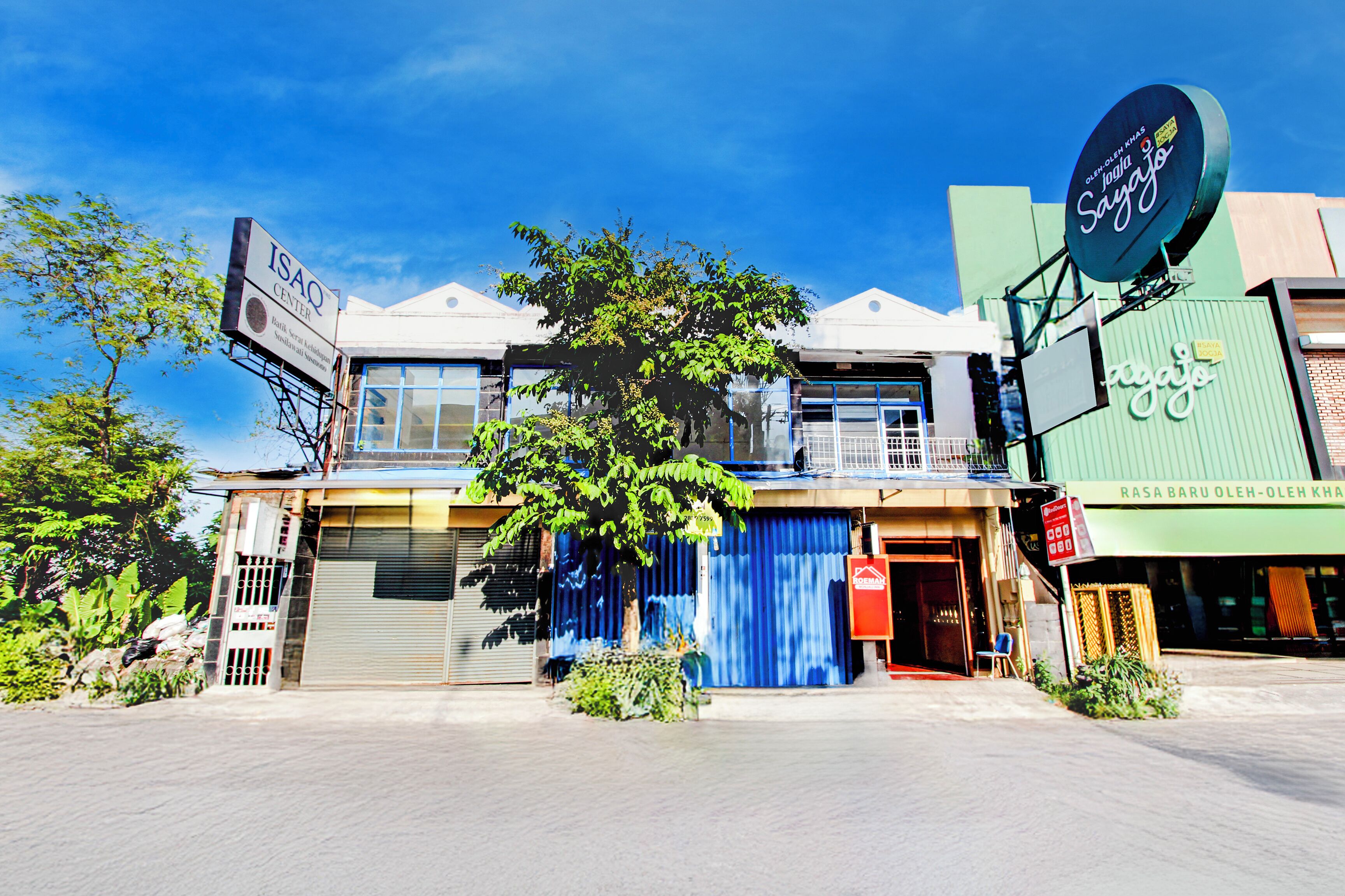 A building with a sign for 'Isaac Center' and another for 'Saya Jo'.