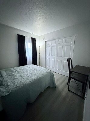 Room - Peaceful 3-bedroom townhome in gated community in Tucson with pool and jacuzzi (Tucson)