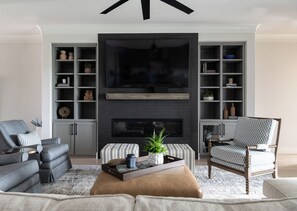Living area - Cozy Home by Trails (Aurora)