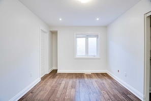 Interior - Cozy Home by Trails (Aurora)