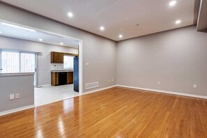 Interior - Cozy Home by Trails (Aurora)
