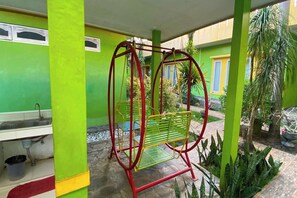 Property grounds - OYO 95373 Giriwardoyo Family Guest House (Yogyakarta)