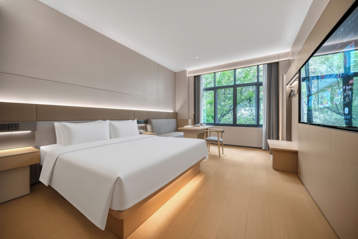 Habitación Premier doble, vistas a la ciudad | Minibar, escritorio, espacio para trabajar con un portátil