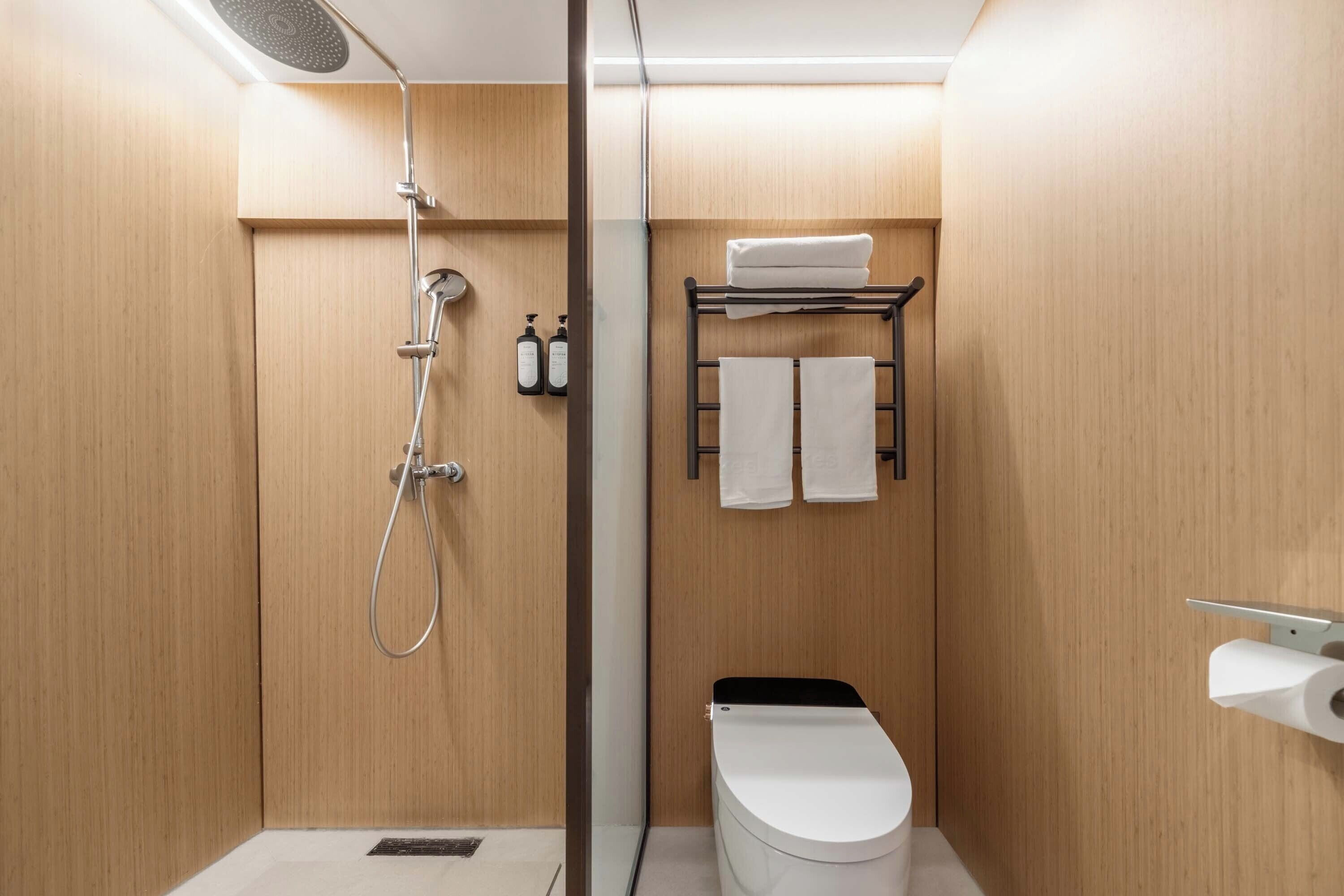 Comfort-Zweibettzimmer, Stadtblick | Badezimmer