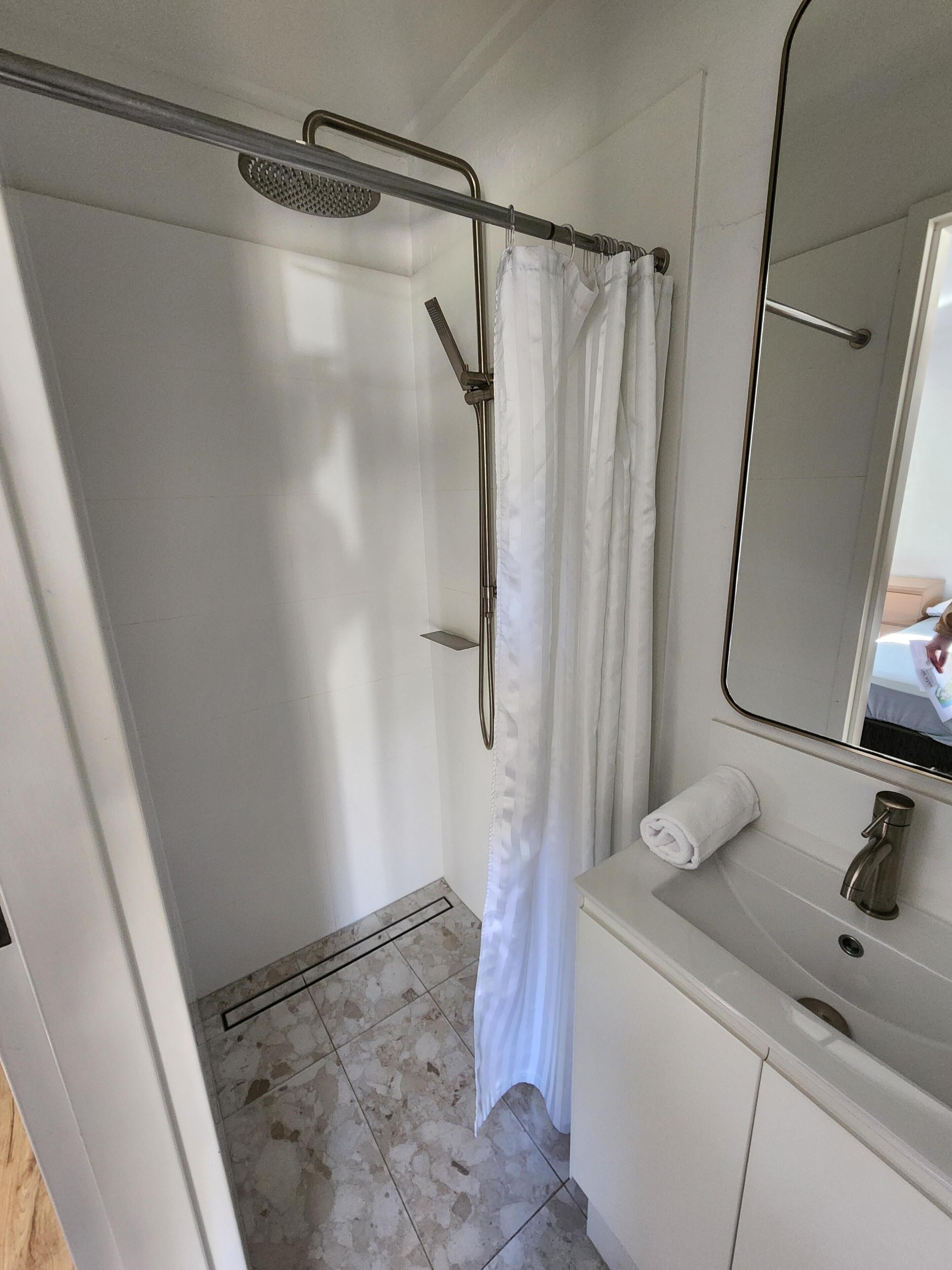 Studio Cabin | Bathroom