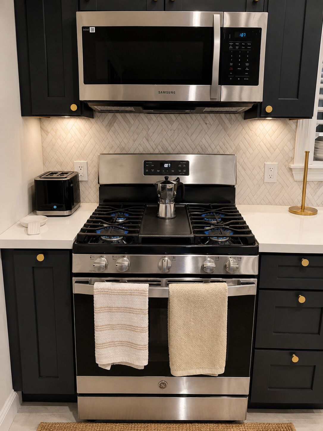 Coffee/tea maker, fridge, microwave, oven