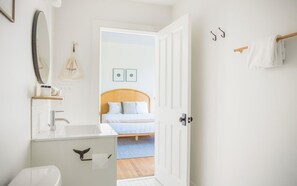 Bathroom - Park House, Studio 2B on Monterey Square (Savannah)
