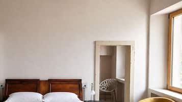 1 bedroom, bed sheets