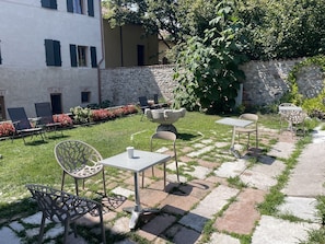 Outdoor dining - 105 - Room of Books (Belluno)