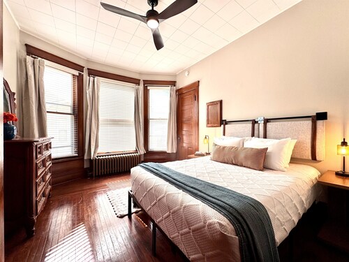 Historical Apartment located on Franklin Park