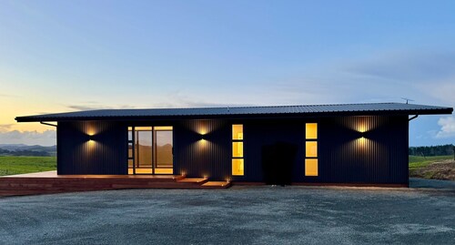 Larnac Bach...Whangarei Heads, modern brand new high-spec Kiwi Bach