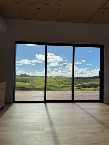 Larnac Bach...Whangarei Heads, modern brand new high-spec Kiwi Bach