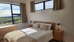 2 habitaciones, tabla de planchar con plancha, wifi y ropa de cama 