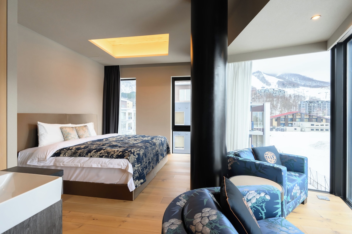 Presidentiële suite, balkon, uitzicht op bergen | Een kluis op de kamer, verduisterende gordijnen, gratis wifi