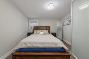 Room - Delta Luxury 2 Bedroom + Sofa Bed Basement Suite (Delta)