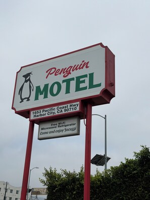 Miscellaneous - Penguin Motel (Harbor City)