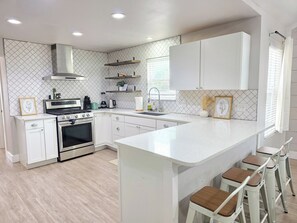 Private kitchen - Family Friendly Home Near Sayles Blvd: Spacious Modern with Luxurious Bathtub (Abilene)