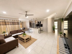 Living area - Guest House in Gold Coast (Pimpama)