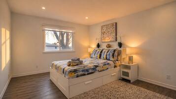 3 bedrooms, iron/ironing board, WiFi (free), bed sheets