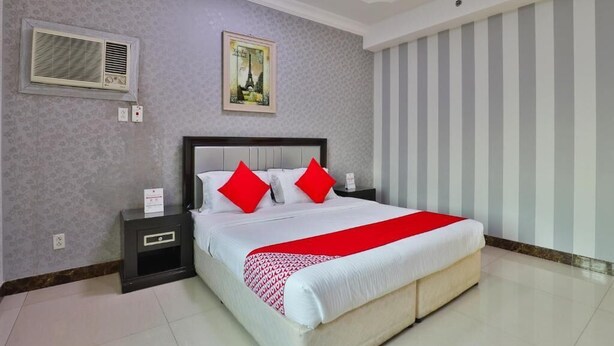 Căn hộ Deluxe, quang cảnh thành phố | Két bảo mật tại phòng, bàn, bàn ủi/dụng cụ ủi quần áo 