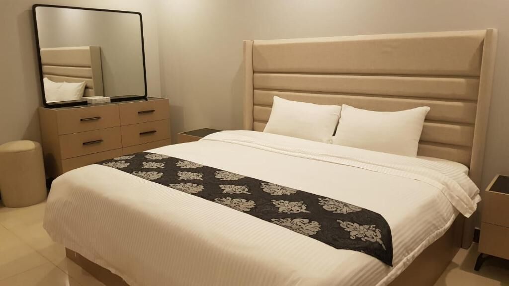 Deluxe Apartment | In-room safe, desk, iron/ironing board, free WiFi