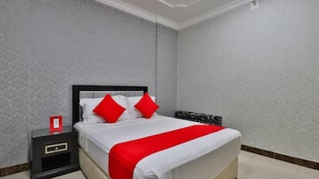 Standard Studio | In-room safe, desk, iron/ironing board, free WiFi