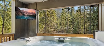 [NEW] Mountain getaway with stunning views, direct ATV trail access & hot tub