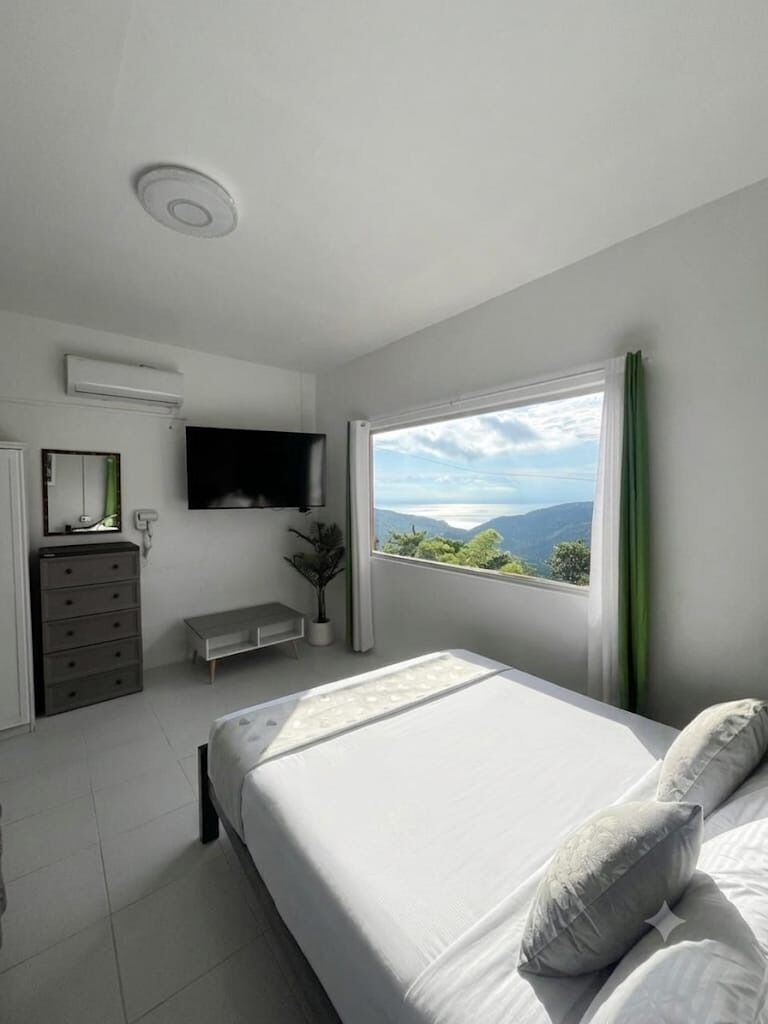2 bedrooms, in-room safe, iron/ironing board, free WiFi