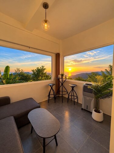 Salamanca Mountain Retreat w/ Stunning Sunset Views, Billiards, Karaoke &Firepit