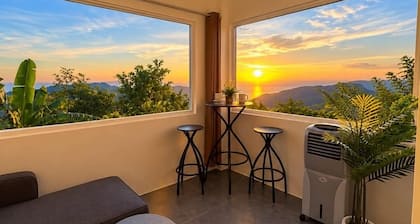 Salamanca Mountain Retreat w/ Stunning Sunset Views, Billiards, Karaoke &Firepit